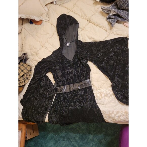 Aadult Spirit Halloween costumes for women Witch Black Scarry Size Large/xlarge - Picture 1 of 6